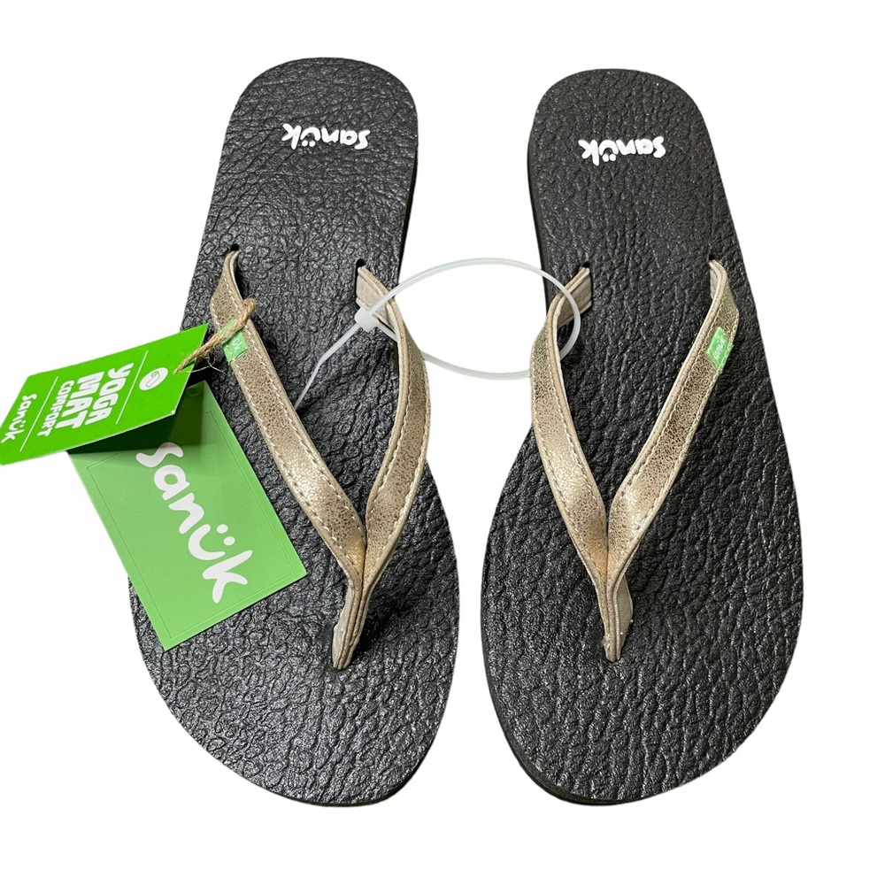 Sanuk slippers size 6